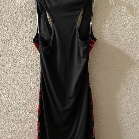 Red sequin dress - Picture 2 of 3